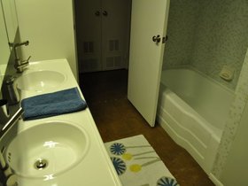 GuestBath_2821.jpg